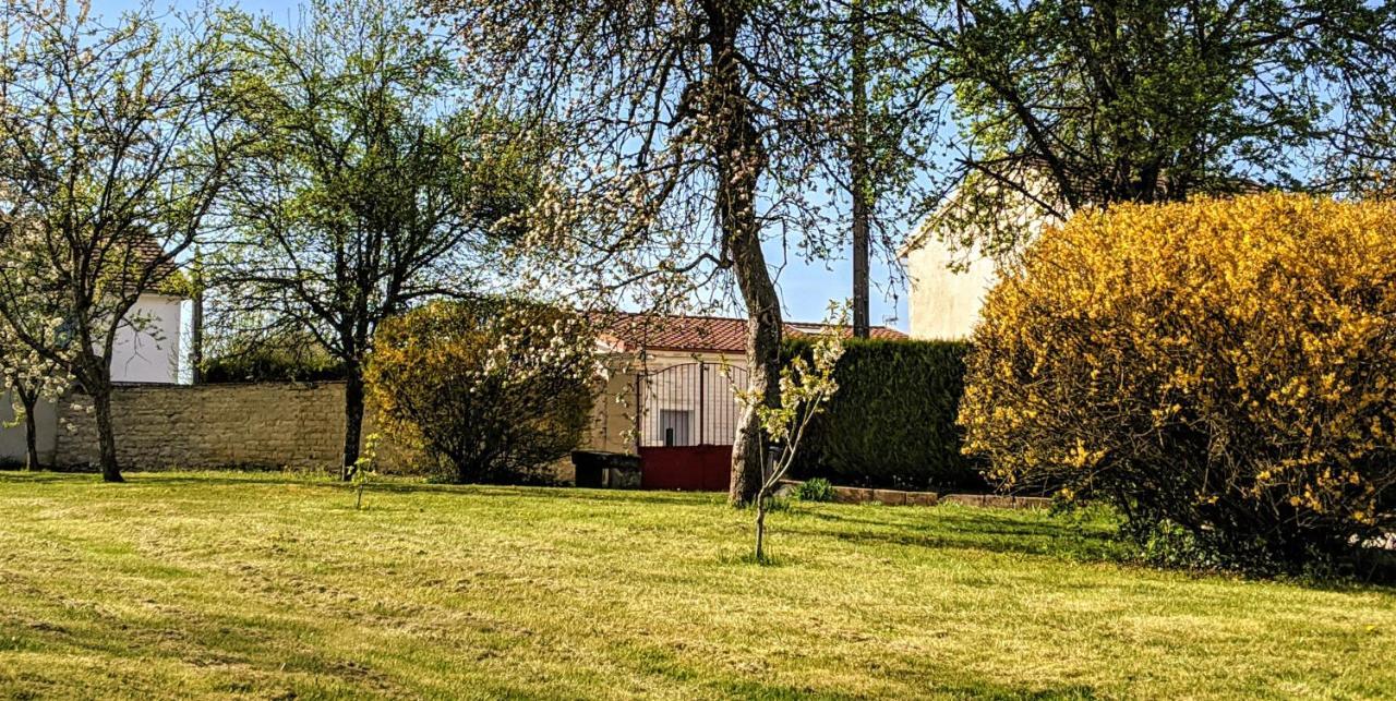 Au 157 - Locations Contrexéville Eksteriør billede