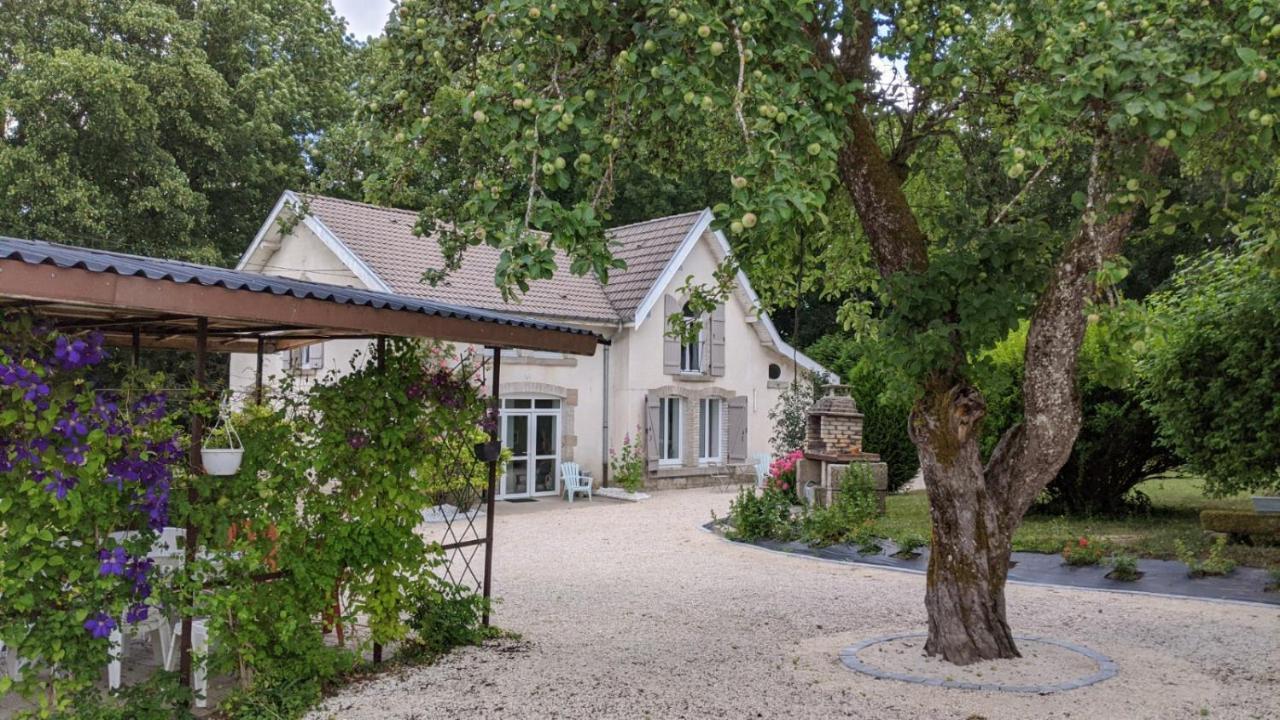 Au 157 - Locations Contrexéville Eksteriør billede